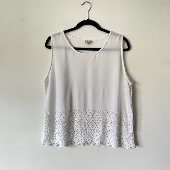Style Envy White Sleeveless Top With Eyelet Lace Hem Size XL 100% Rayon - Picture 6 of 7